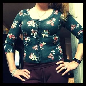 Beautiful short sleeve cardigan/sweater